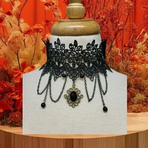 Victorian Goth Look Lace Choker